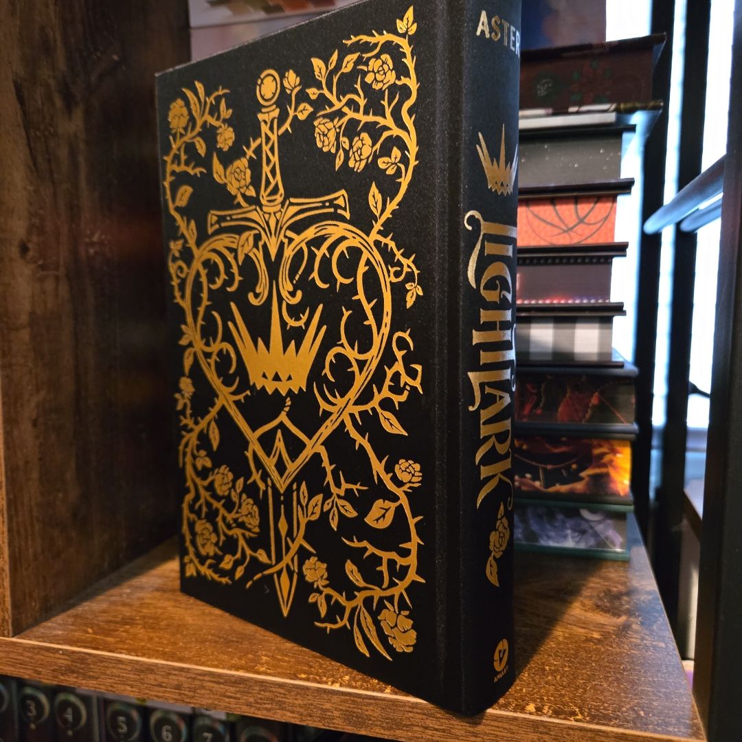 Lightlark: Collector's Edition (the Lightlark Saga Book 1)