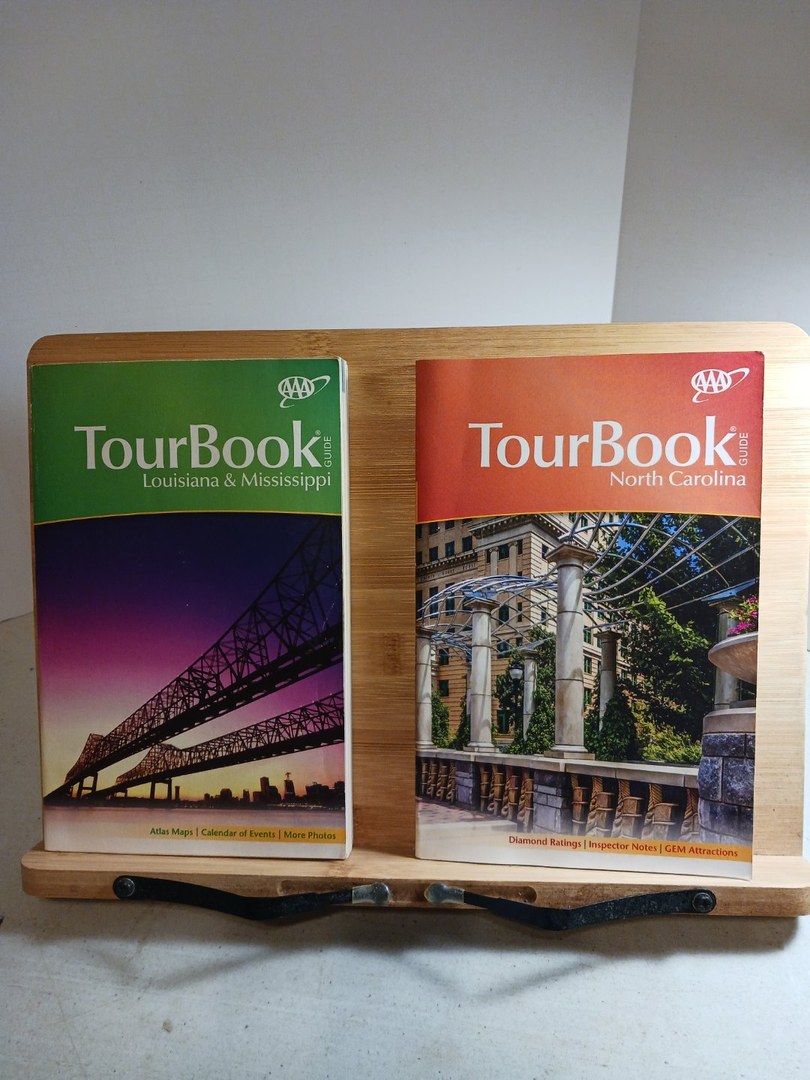 Lot of seven tour books and guides to various states and cities. P256