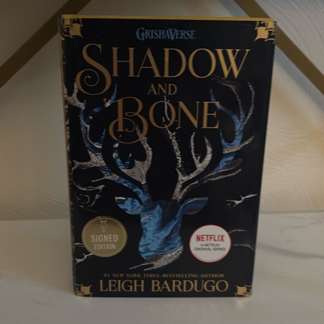 Shadow And Bone (the Shadow And Bone Trilogy, Book 1)