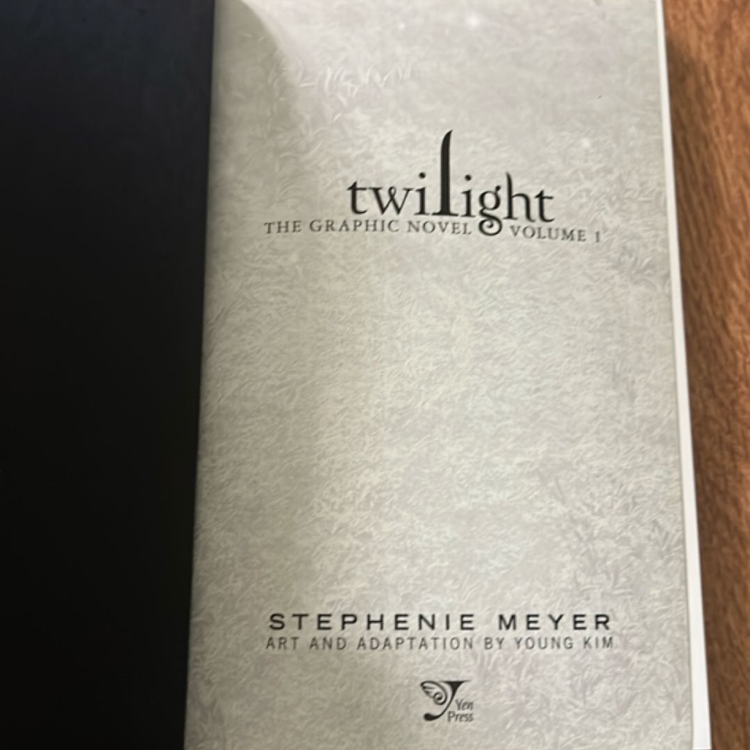 Twilight: The graphic novel volume 1