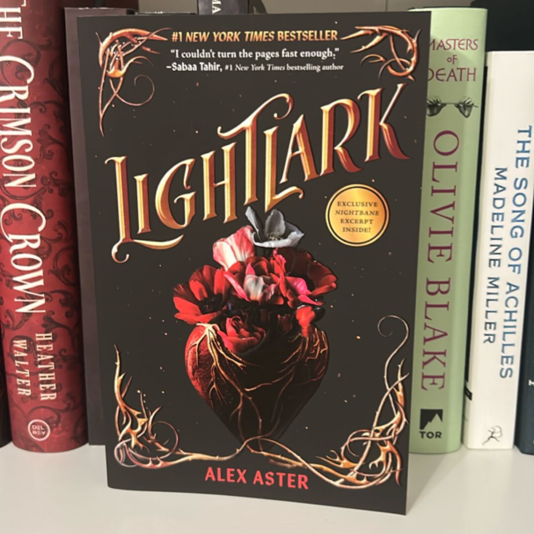 Lightlark (the Lightlark Saga Book 1)