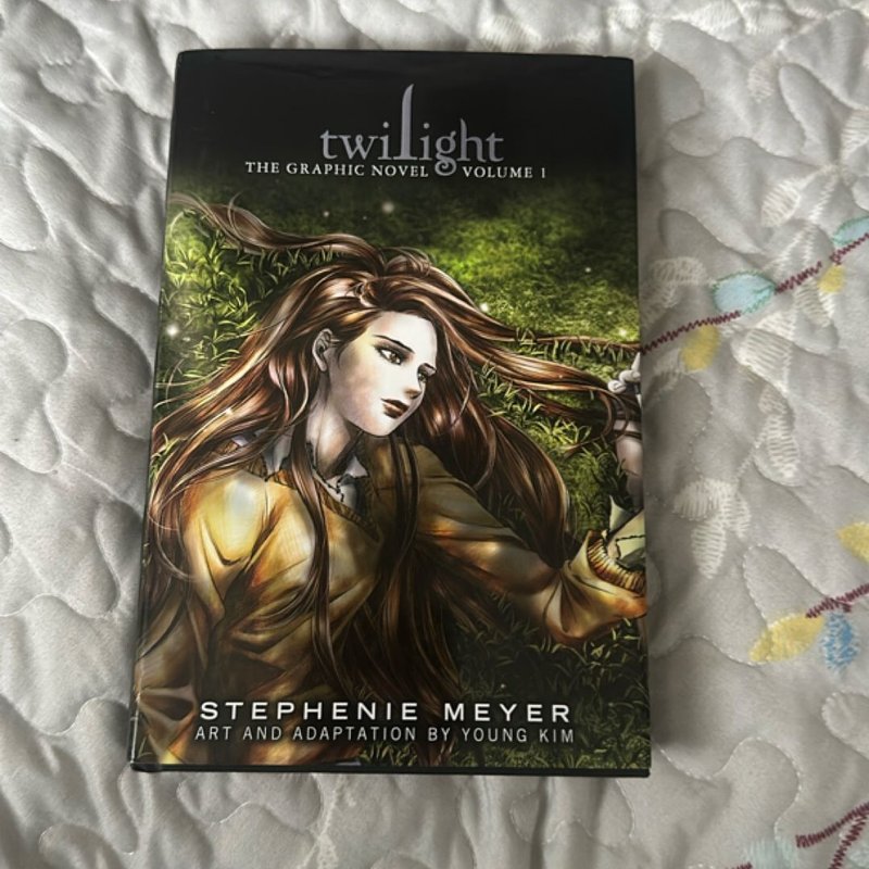 Twilight: the Graphic Novel, Vol. 1 by Stephenie Meyer, Young Kim