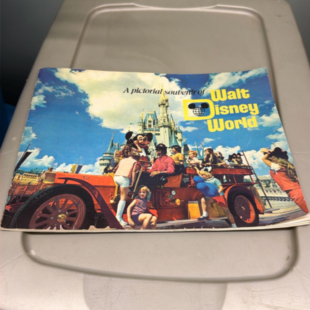 A Pictorial Souvenir of Walt Disney World 