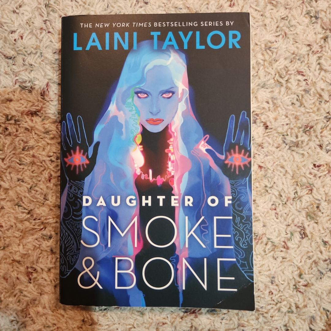 The Daughter of Smoke & Bone Trilogy Paperback Gift Set