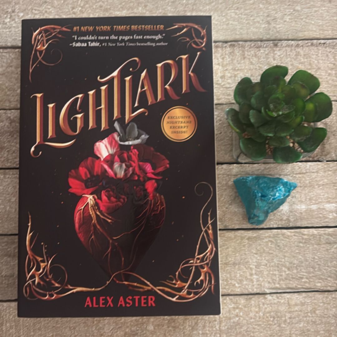 Lightlark (the Lightlark Saga Book 1)