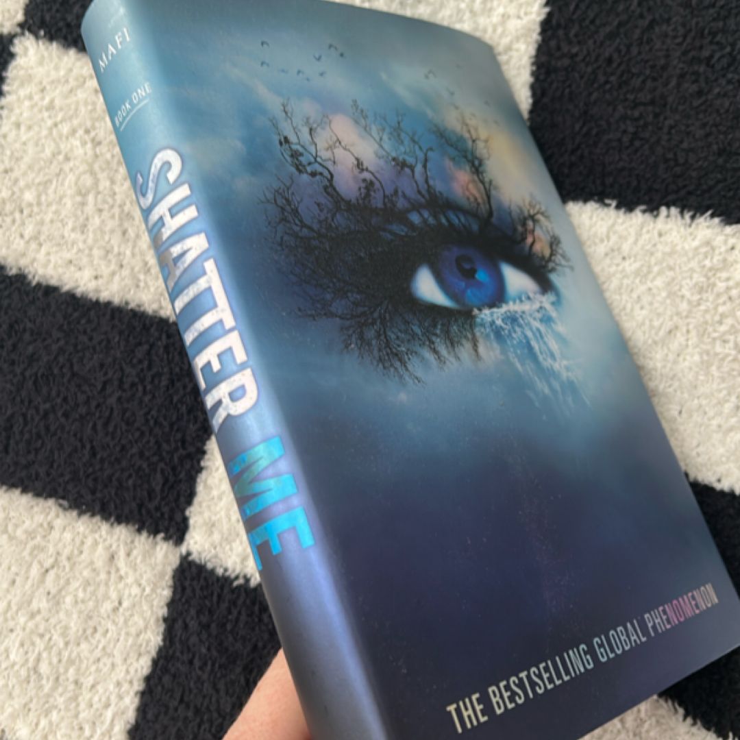 Shatter Me Collector's Deluxe Limited Edition