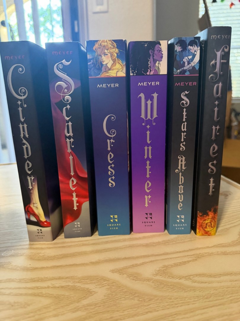 The Lunar Chronicles Boxed Set: Cinder, Scarlet, Cress, Fairest, Stars above, Winter