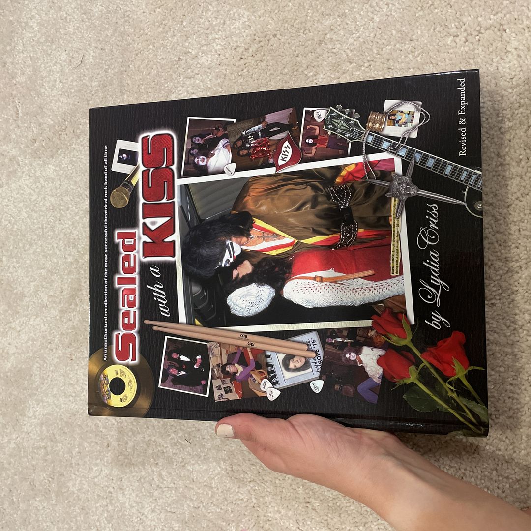 Sealed With a Kiss by Lydia Criss, Hardcover | Pangobooks