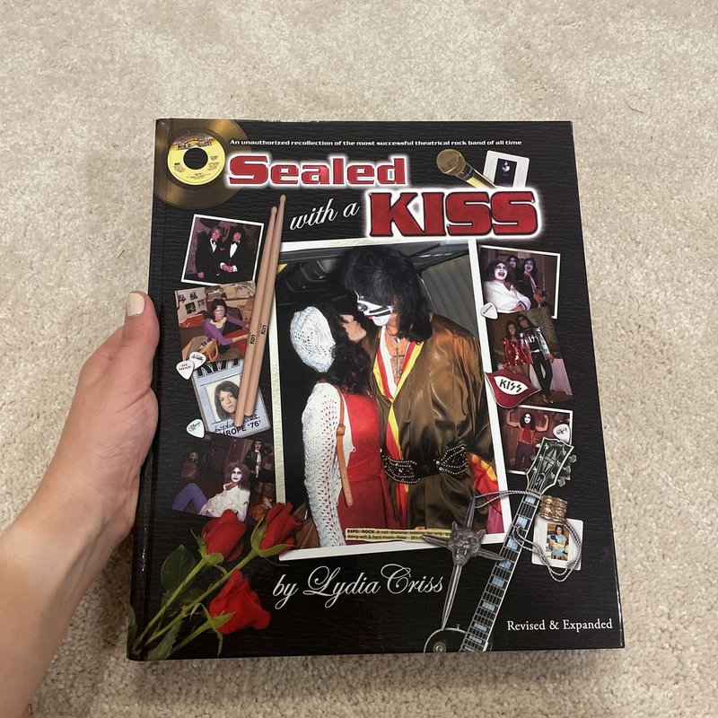 Sealed With a Kiss by Lydia Criss, Hardcover | Pangobooks