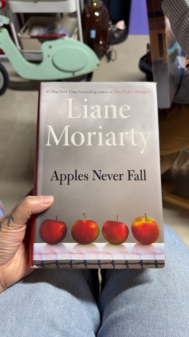 Apples Never Fall