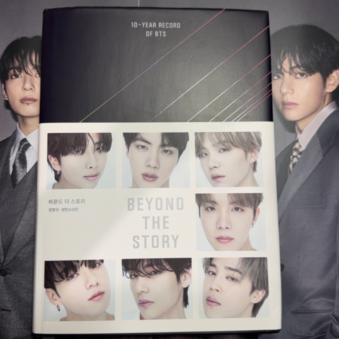 BEYOND THE STORY 10 Year Record of BTS Korean Edition Official book 비욘드 더 스토리 방탄소년단 데뷔 100주년 오피셜 북 최초 출간 우리가 알고 있는 방탄소년단 그 너머의 이야기를 말하다