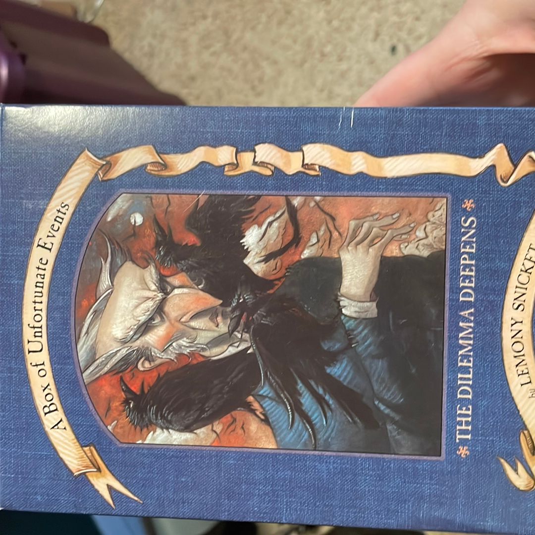 A Series of Unfortunate Events Box: the Dilemma Deepens (Books 7-9)