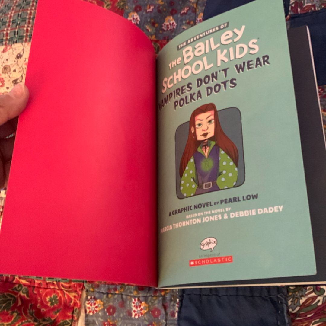 Vampires Don't Wear Polka Dots (the Adventures of the Bailey School Kids Graphic Novel #1)