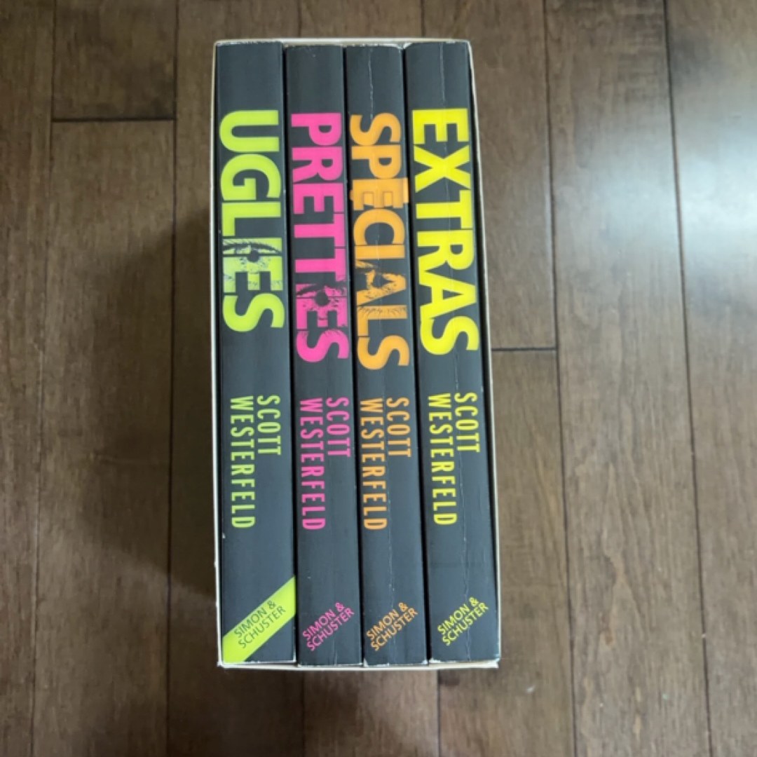 Scott Westerfeld The Uglies Quartet 4 Books Collection Box Set (Uglies, Pretties, Specials, Extras)