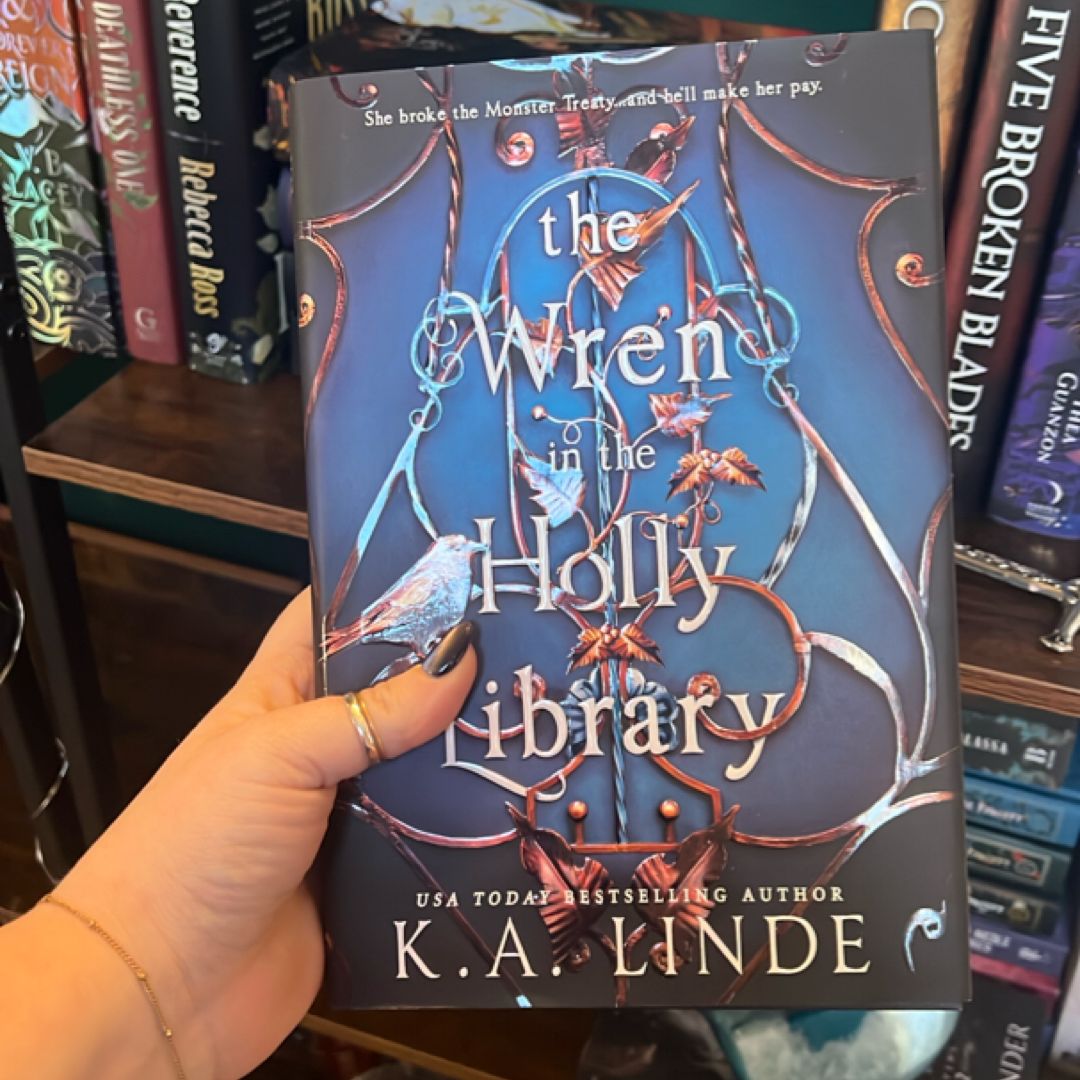 The Wren in the Holly Library (Deluxe Limited Edition)
