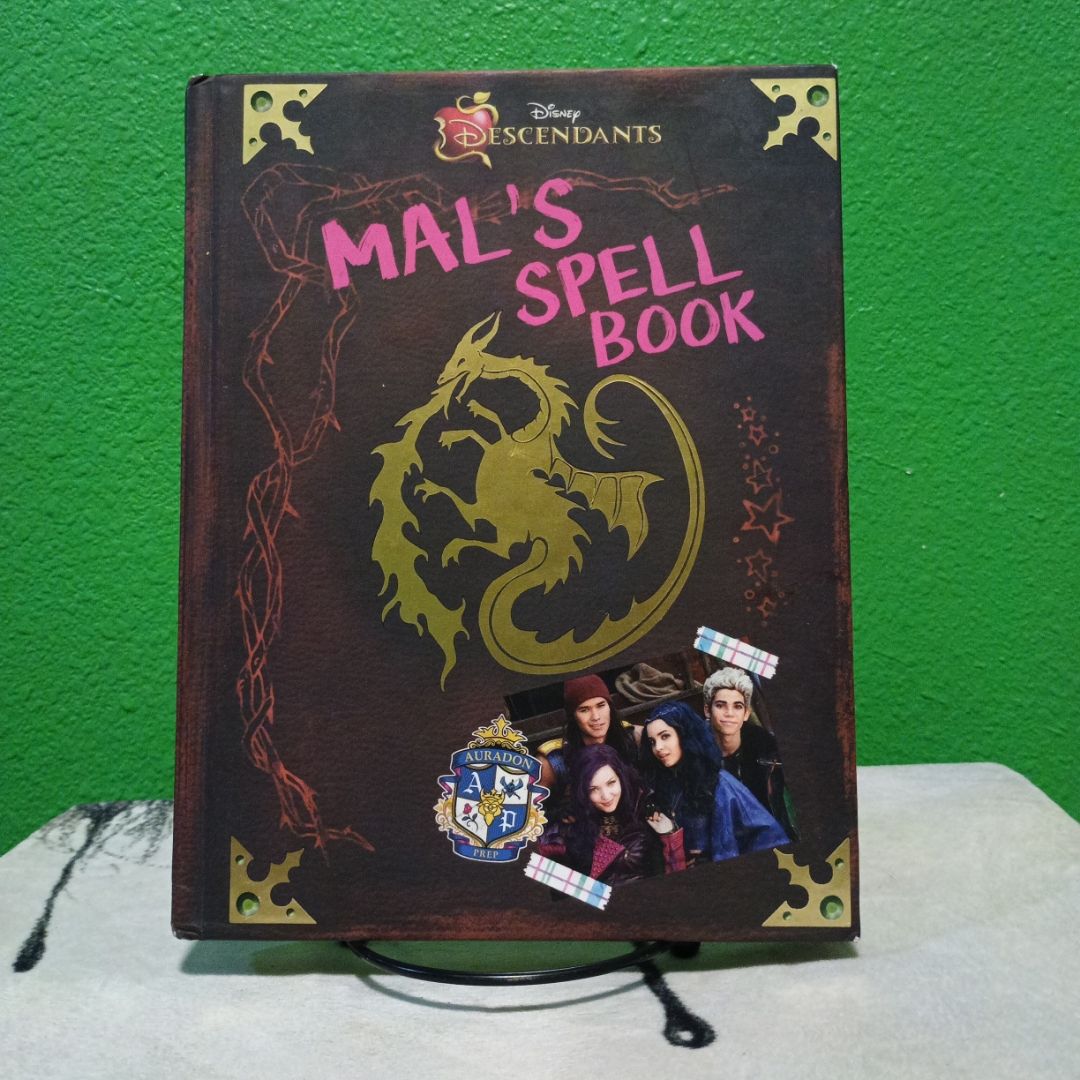 Descendants: Mal's Spell Book