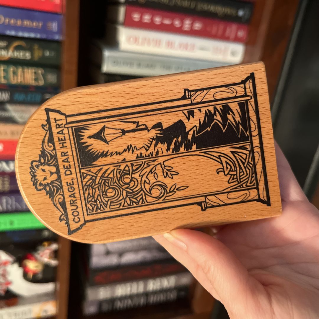 OWLCRATE Bookend: The Lion, The Witch, and The Wardrobe 