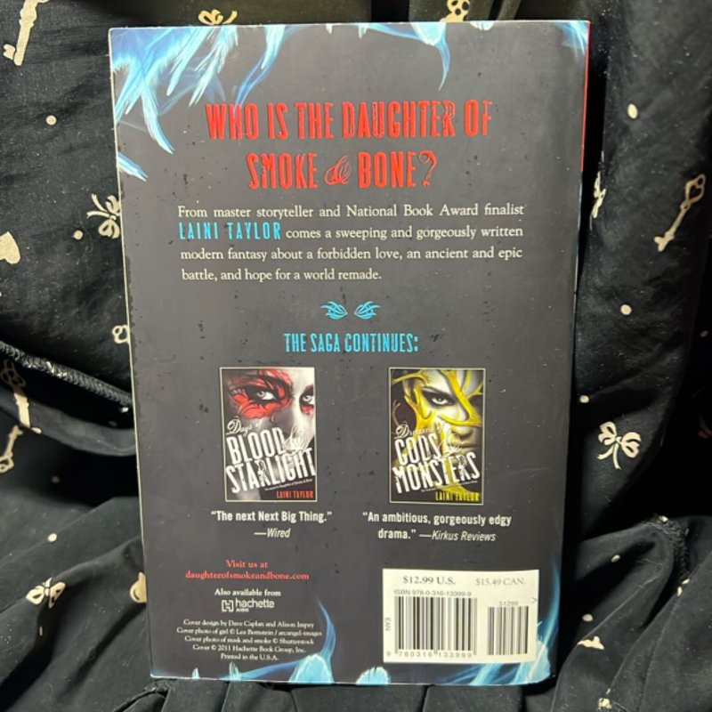 The Daughter of Smoke & Bone Trilogy Paperback Gift Set