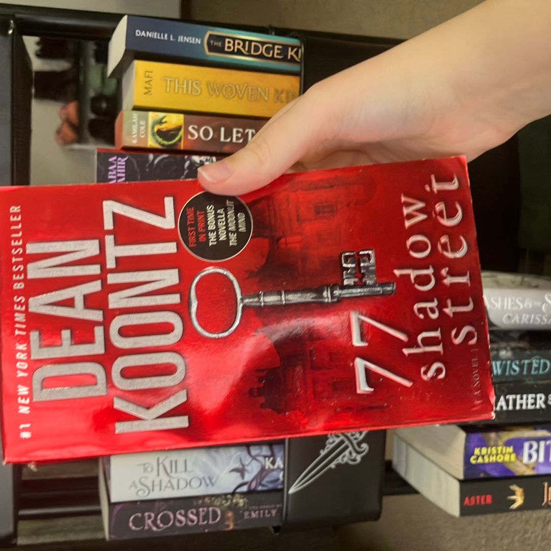 77 Shadow Street (with Bonus Novella the Moonlit Mind)