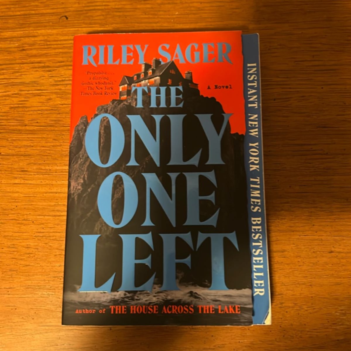 The Only One Left by Riley Sager, Paperback | PangoBooks