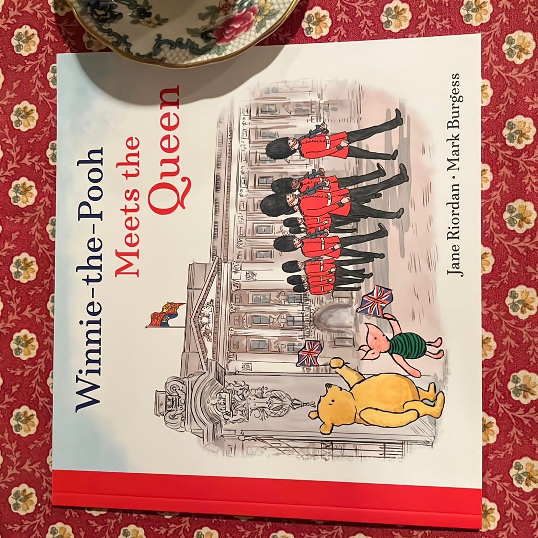 Winnie-The-Pooh Meets the Queen