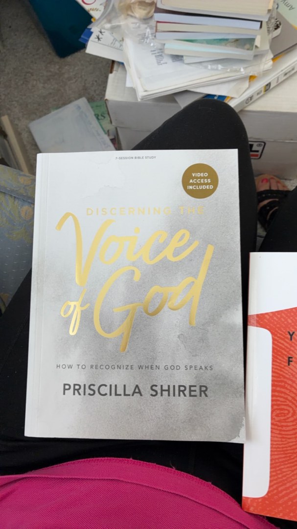 Discerning the Voice of God - Bible Study Book with Video Access How to Recognize When God Speaks