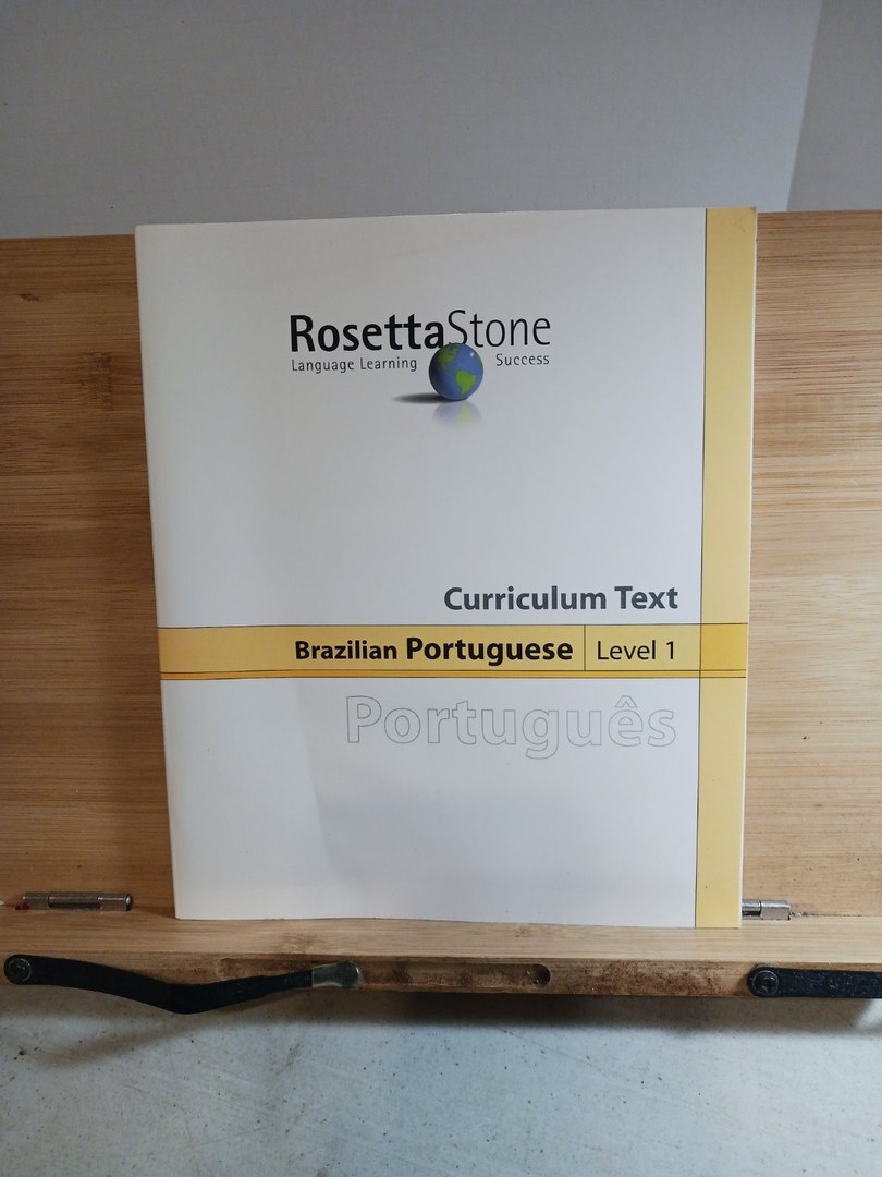 Português level 1. Curriculum text. curriculum text level 1. P242