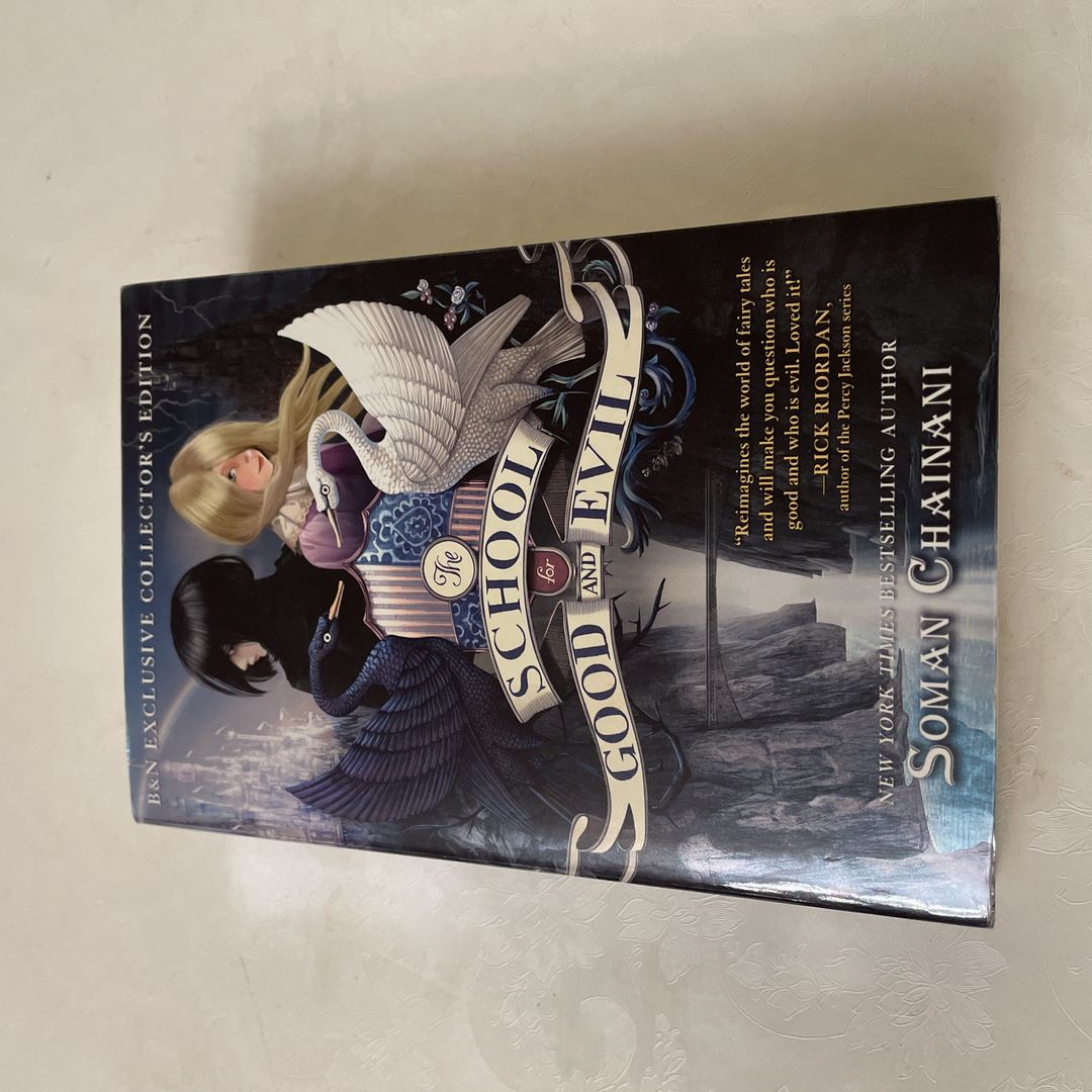 The School for Good and Evil (B&N Exclusive Edition) (The School for Good and Evil Series #1)
