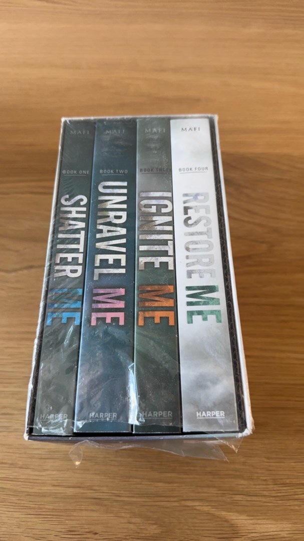 Shatter Me Series 4-Book Box Set