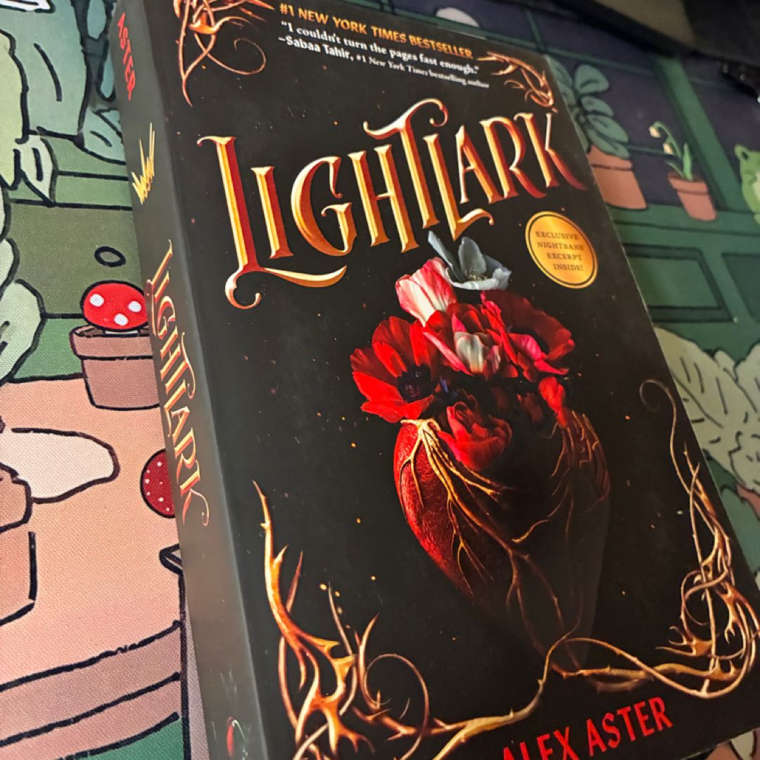 Lightlark (the Lightlark Saga Book 1)