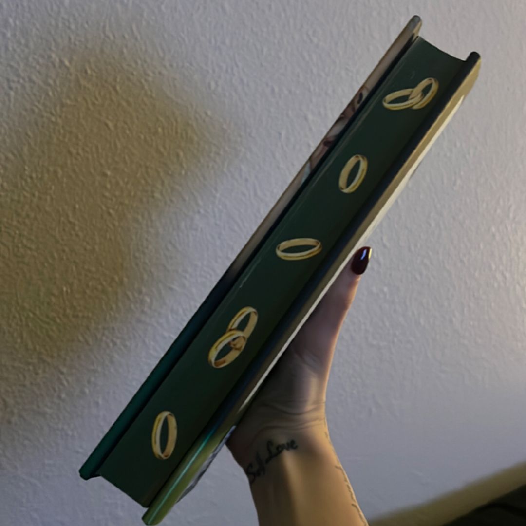 The Seven Husbands of Evelyn Hugo: Deluxe Edition Hardcover