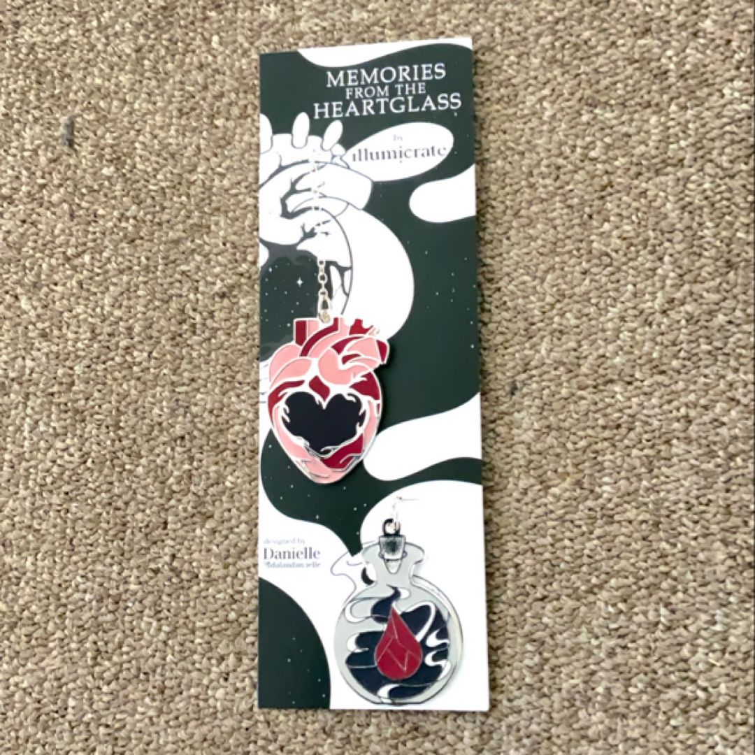 Illumicrate Edition Heartglass Bookmark Chain