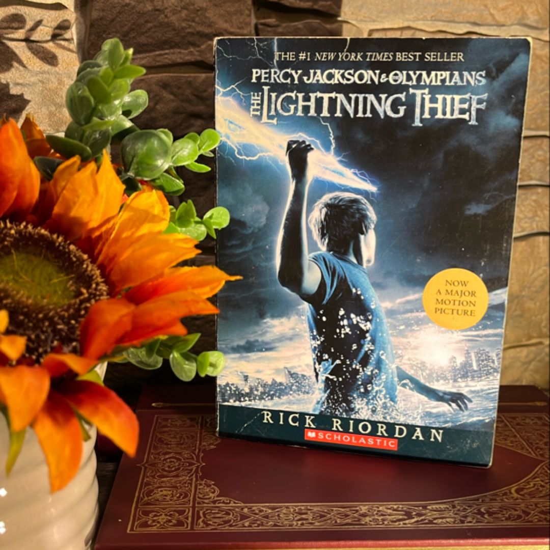 Percy Jackson and the Olympians the Lightning Thief the Graphic Novel (paperback)