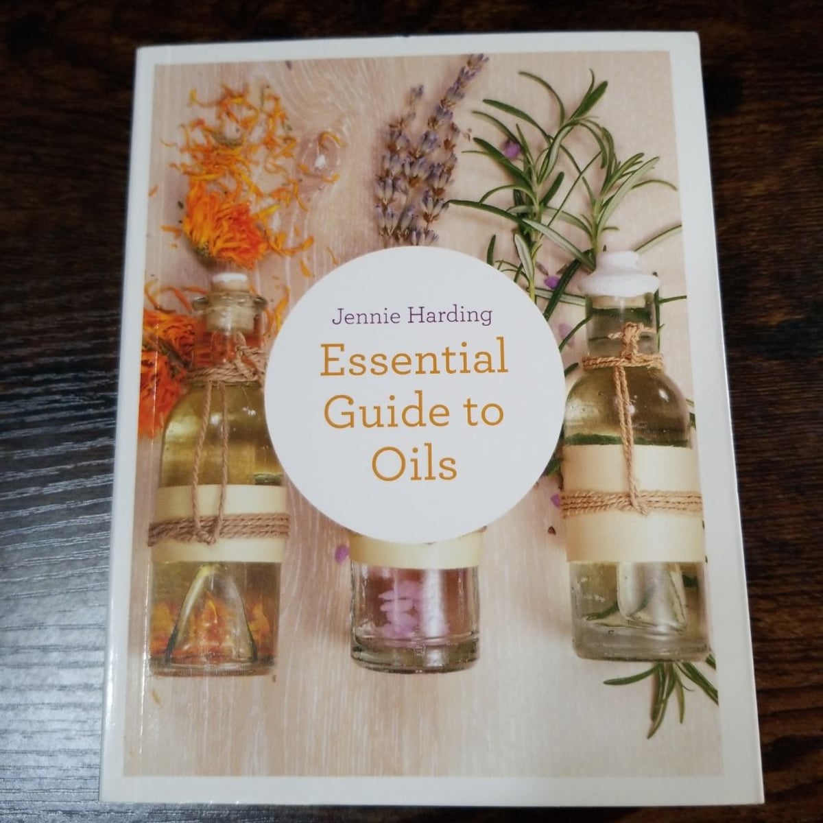 Essential Guide to Essential Oils by Jennie Harding, Paperback | Pangobooks