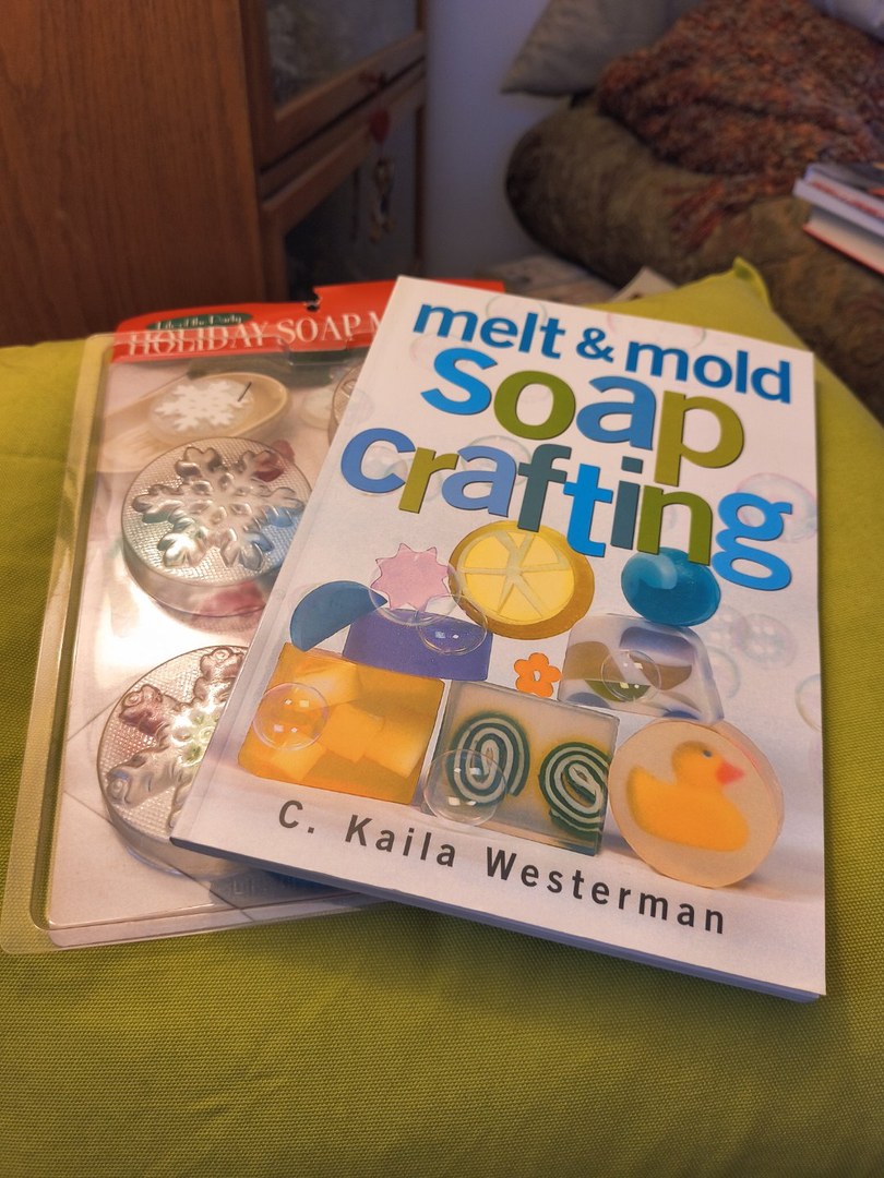 Melt and Mold Soap Crafting book and Holiday Molds