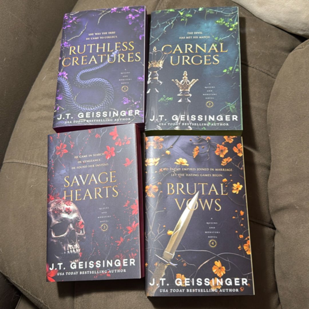 Huggly's Thanksgiving Parade (The Monster Under the Bed Series)