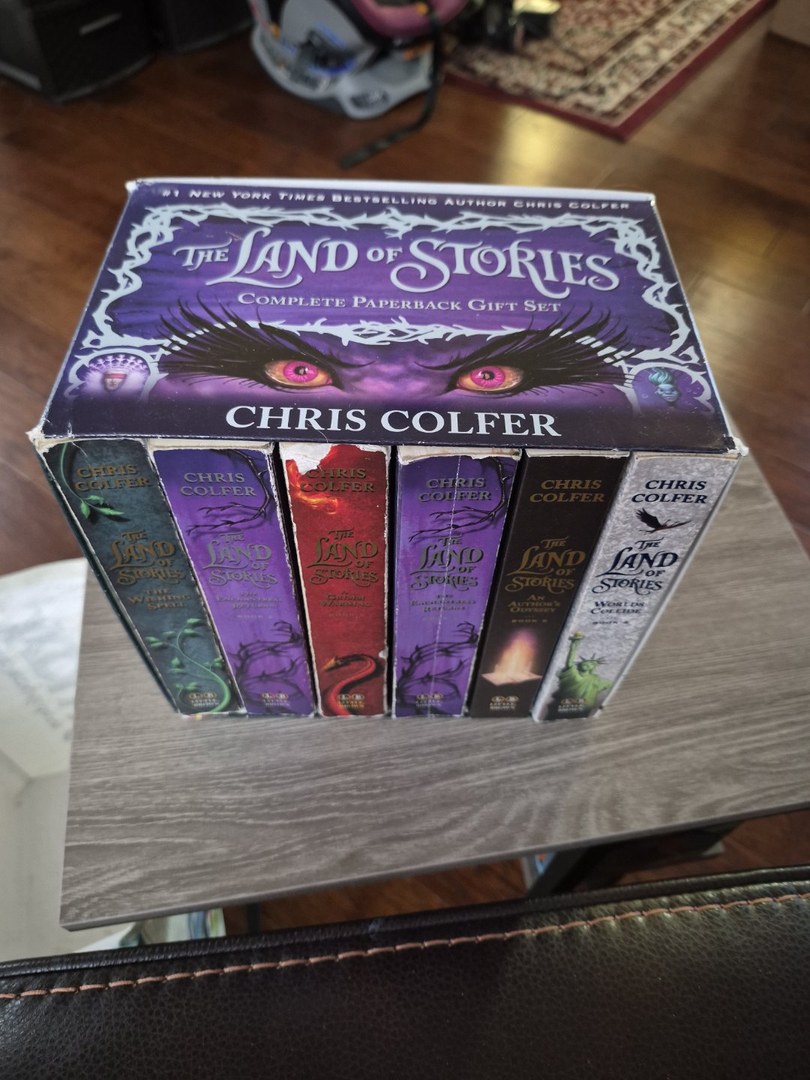 The Land of Stories Complete Paperback Gift Set