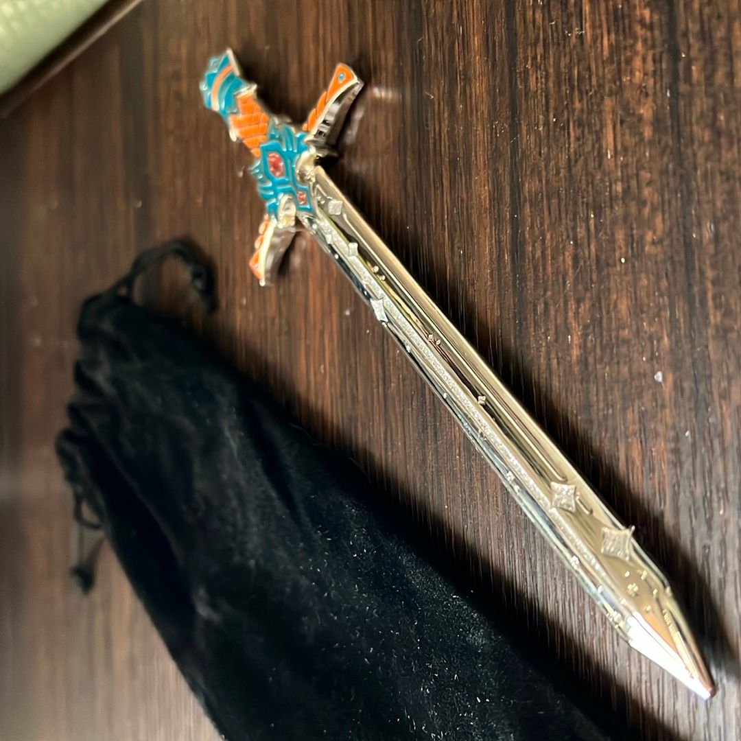 Illumicrate Priory of the Orange Tree Ascalon Sword
