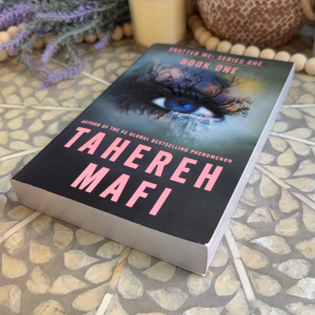 Shatter Me Paperback Deluxe Limited Edition