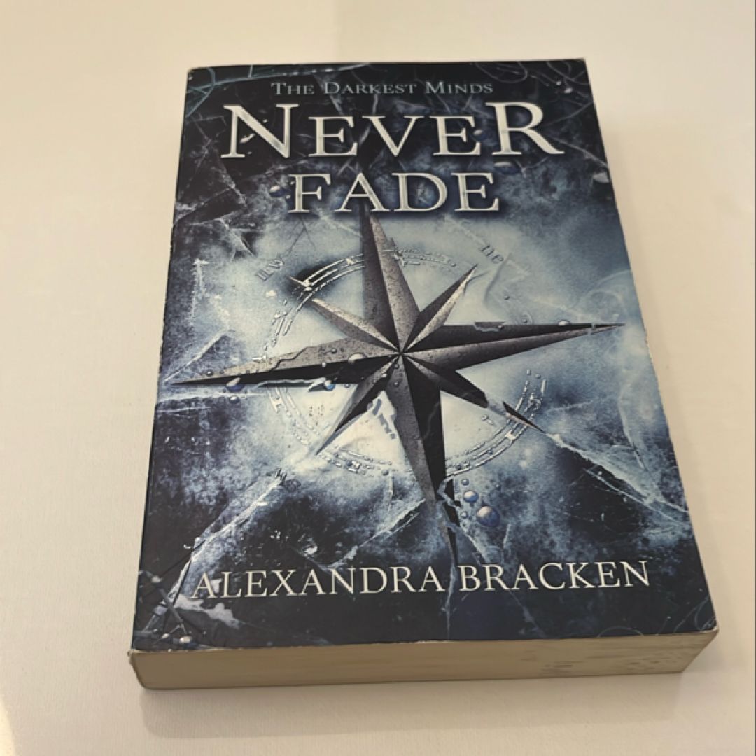 Never Fade (a Darkest Minds Novel)