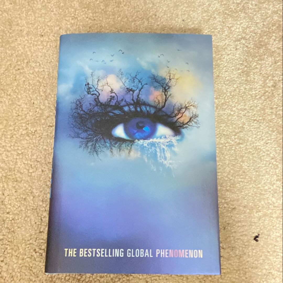 Shatter Me Collector's Deluxe Limited Edition