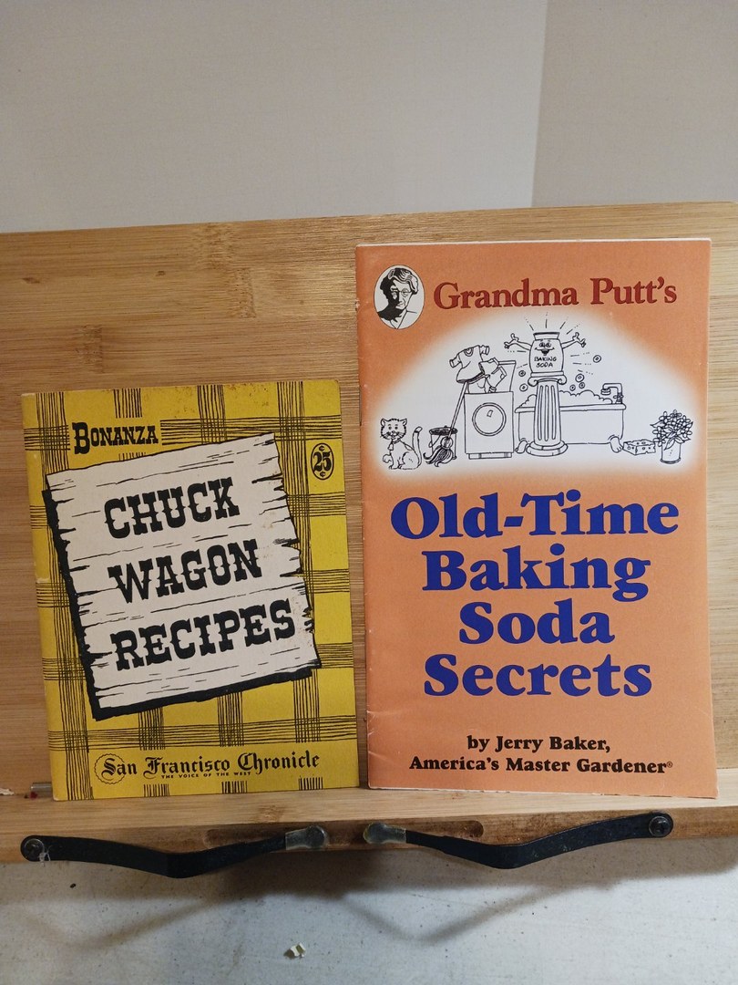 Chuck Wagon recipes and Old Time baking soda secrets. P252