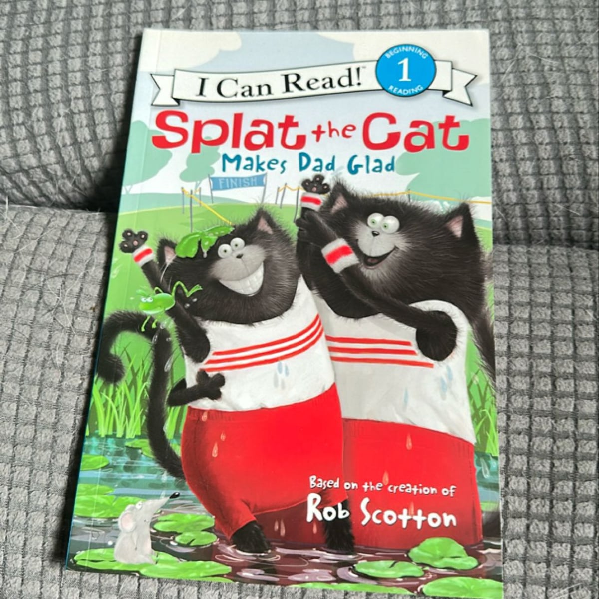 Splat the Cat Makes Dad Glad by Rob Scotton