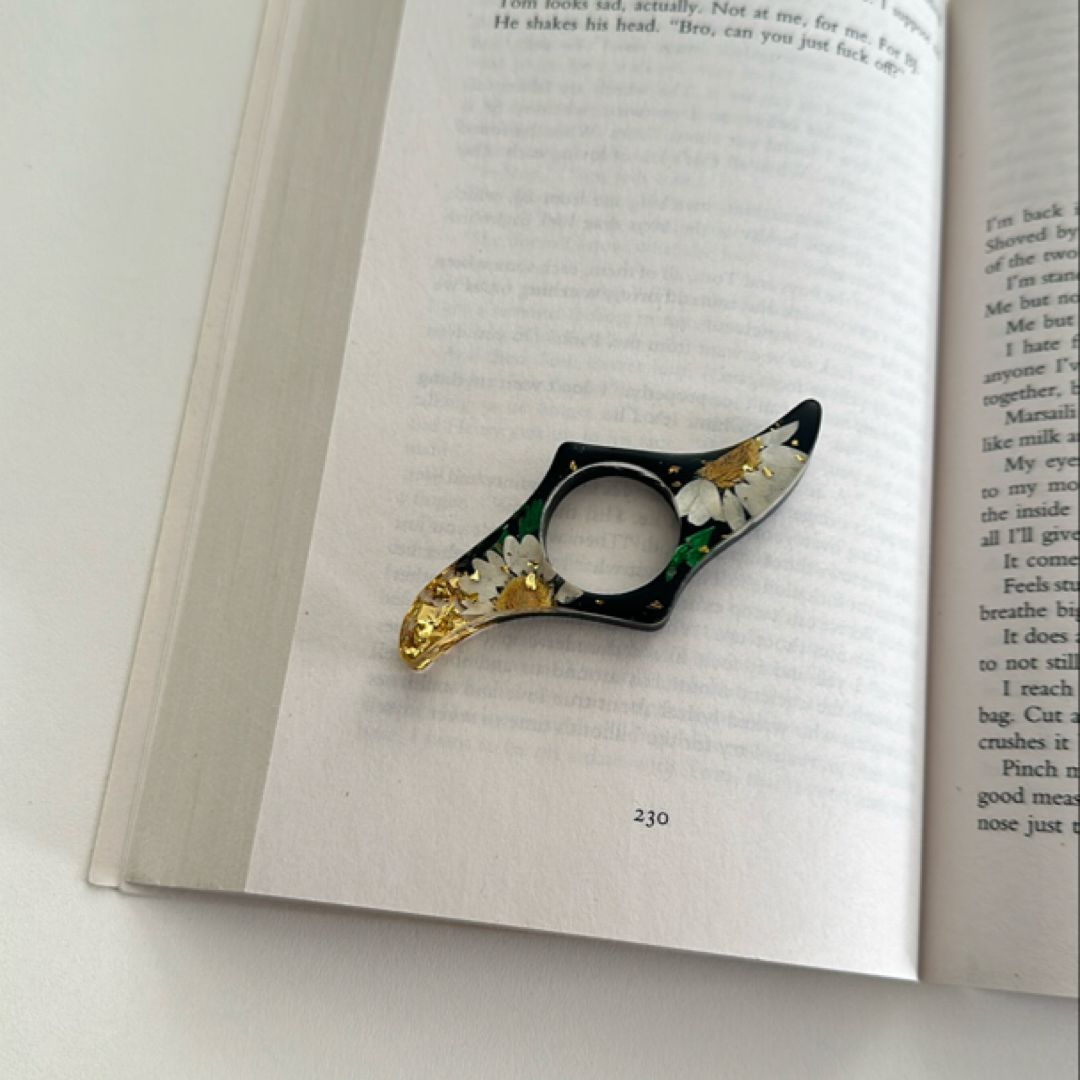 book/page/thumb holder - gold + dried flowers 🌼