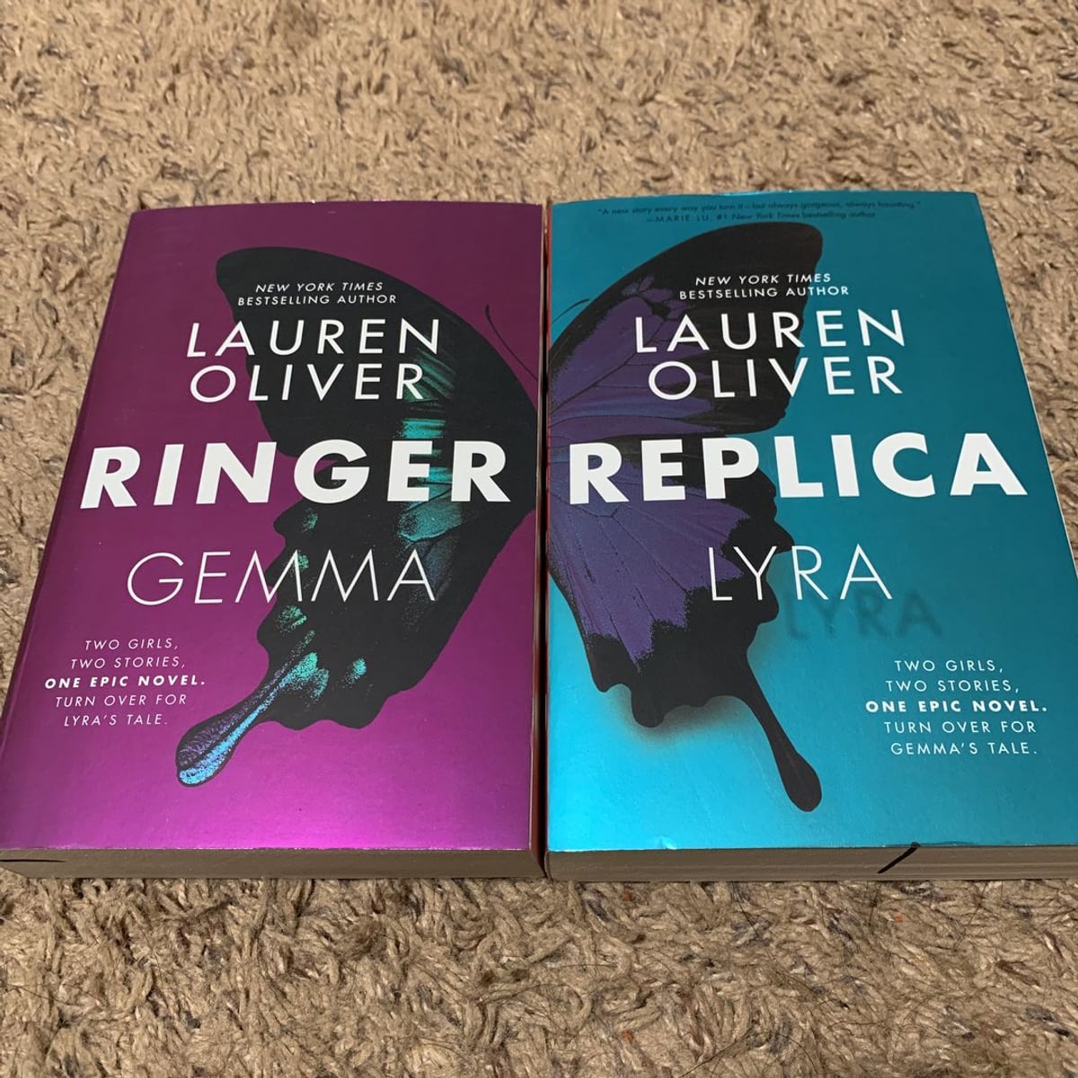 Ringer/Replica by Lauren Oliver, Paperback | Pangobooks