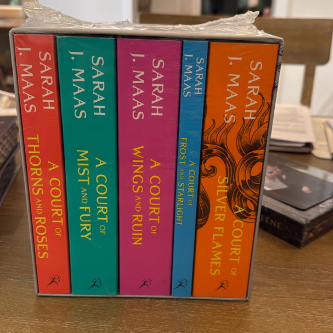 A Court of Thorns and Roses Paperback Box Set (5 Books)
