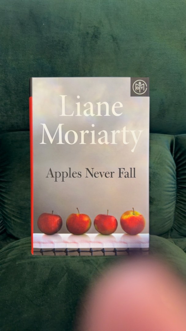 Apples Never Fall