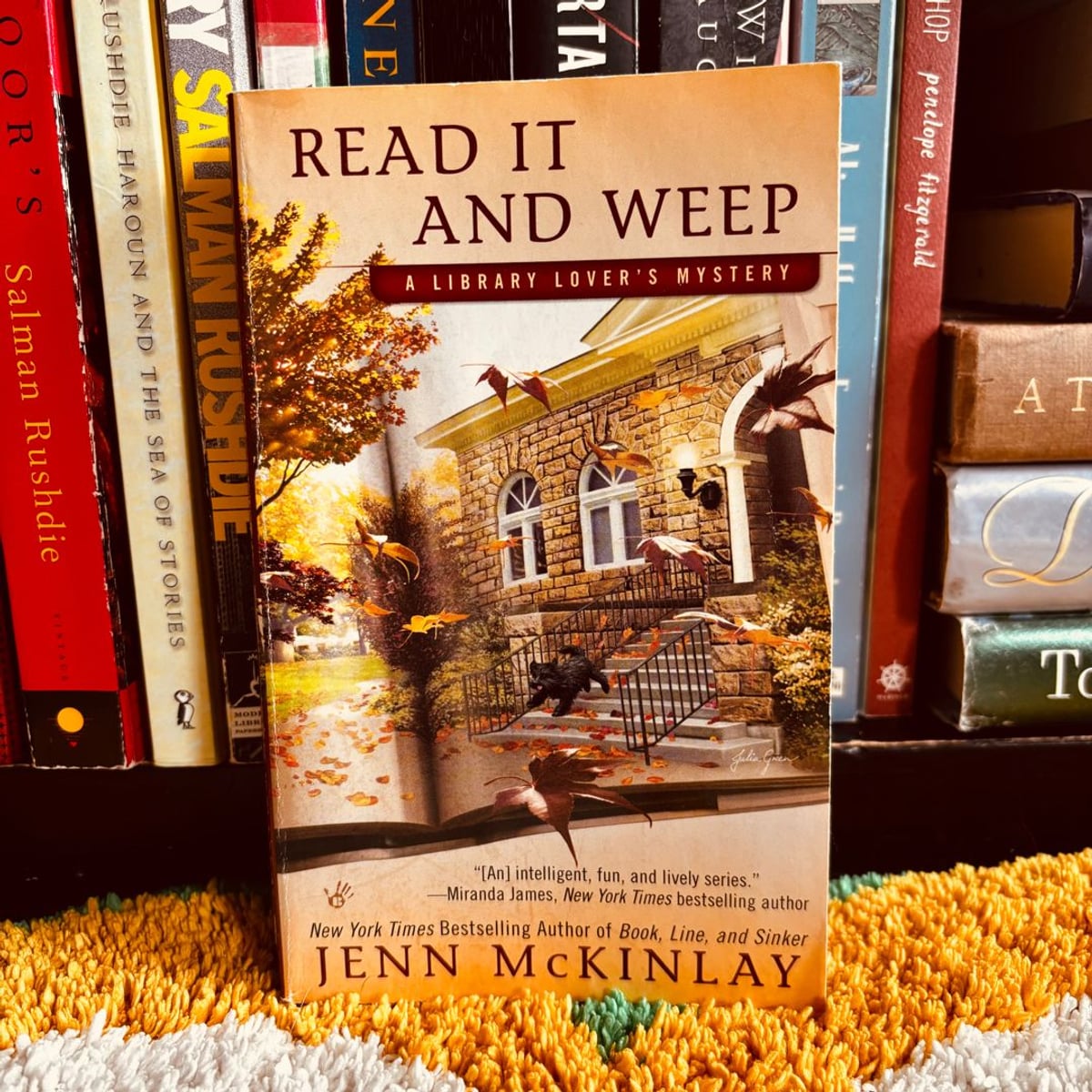 Read It and Weep by Jenn McKinlay, Paperback | PangoBooks