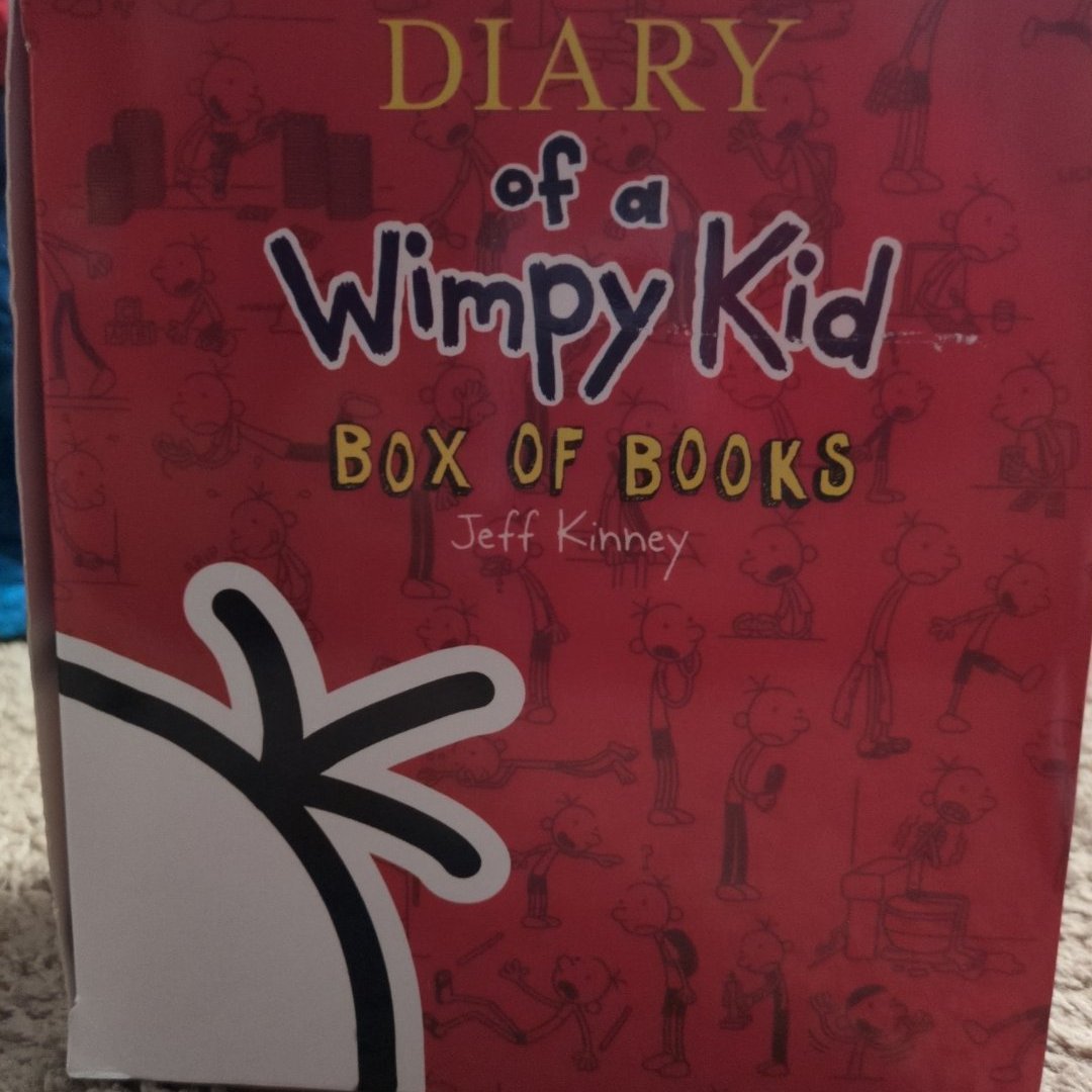 Diary of a Wimpy Kid Paperback Box Set (14 Books Total + Slipcase)