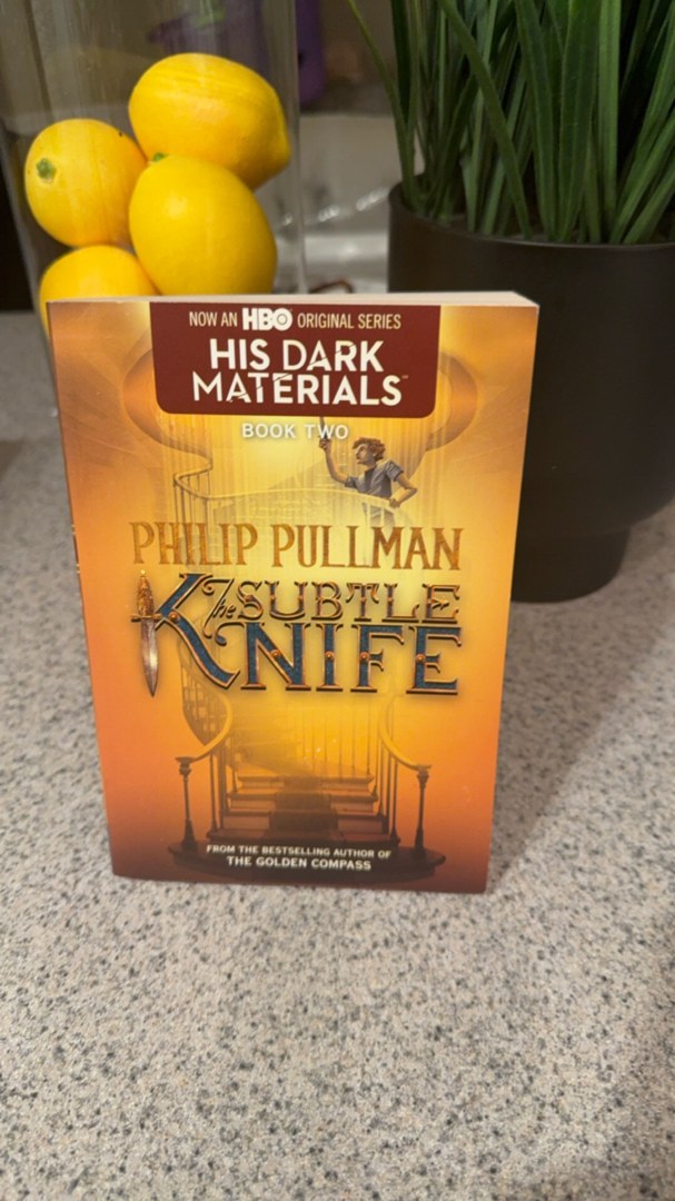 His Dark Materials: the Subtle Knife (Book 2)